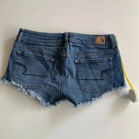 American Eagle Floral Embroidered Frayed Medium Wash Denim Jean Shorts Size 6 - Picture 7 of 9
